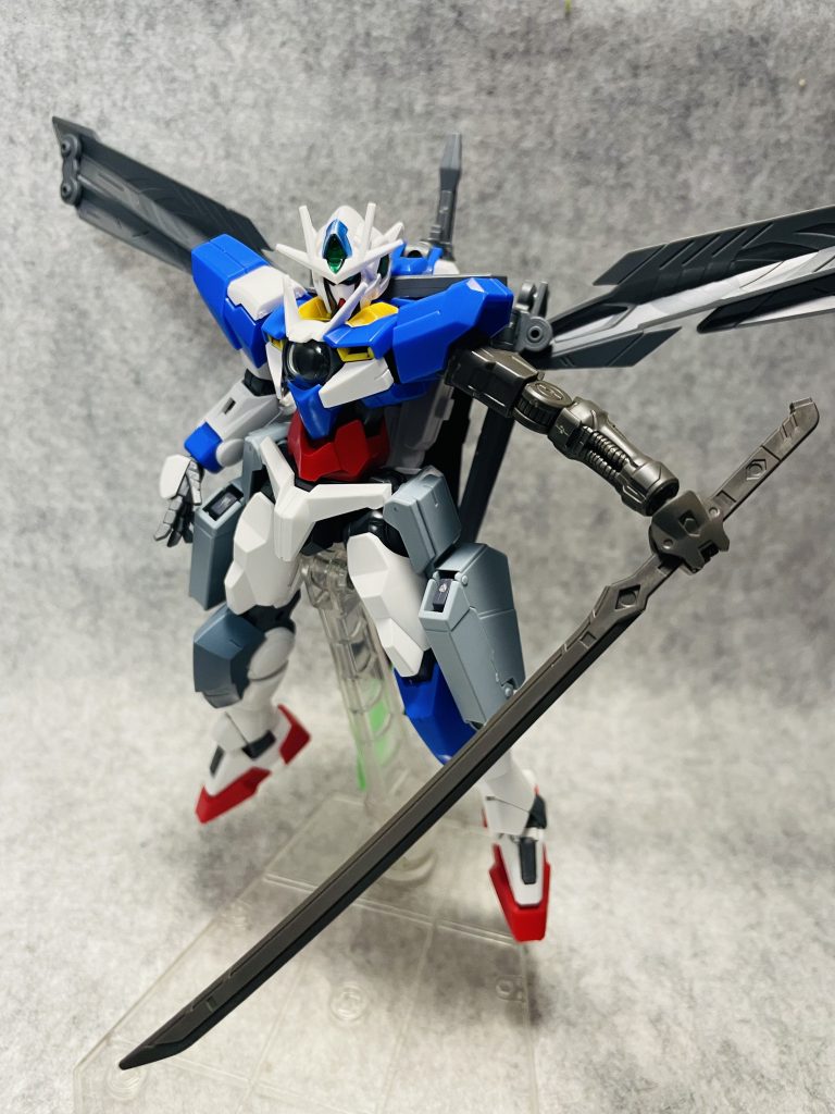 エクシアリペアⅣを意識したG(グラハム)モード。左腕は肩がダブルオー、肩から下はウヴァルのものを移植し、ルプス用の手甲を使用しています。