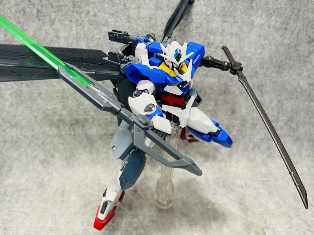 二刀流で。GNソードPⅤはトンファーのように運用することも可能です。