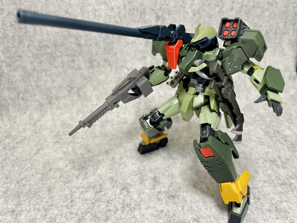 長距離攻撃用のフォールディングソリッドカノンを展開。ゼルトザームのものからシールドを取り外して装備。