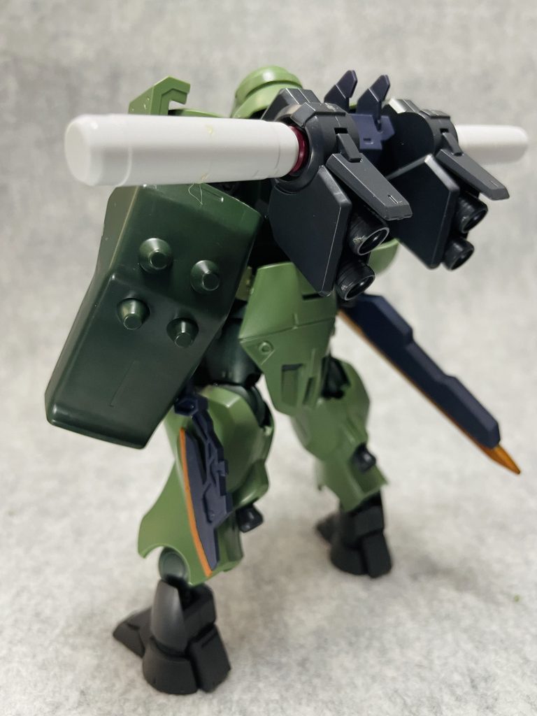 バックパックはジュピターヴに、SガンダムのブースターとインパルスアルクのEタンクを組み合わせています。