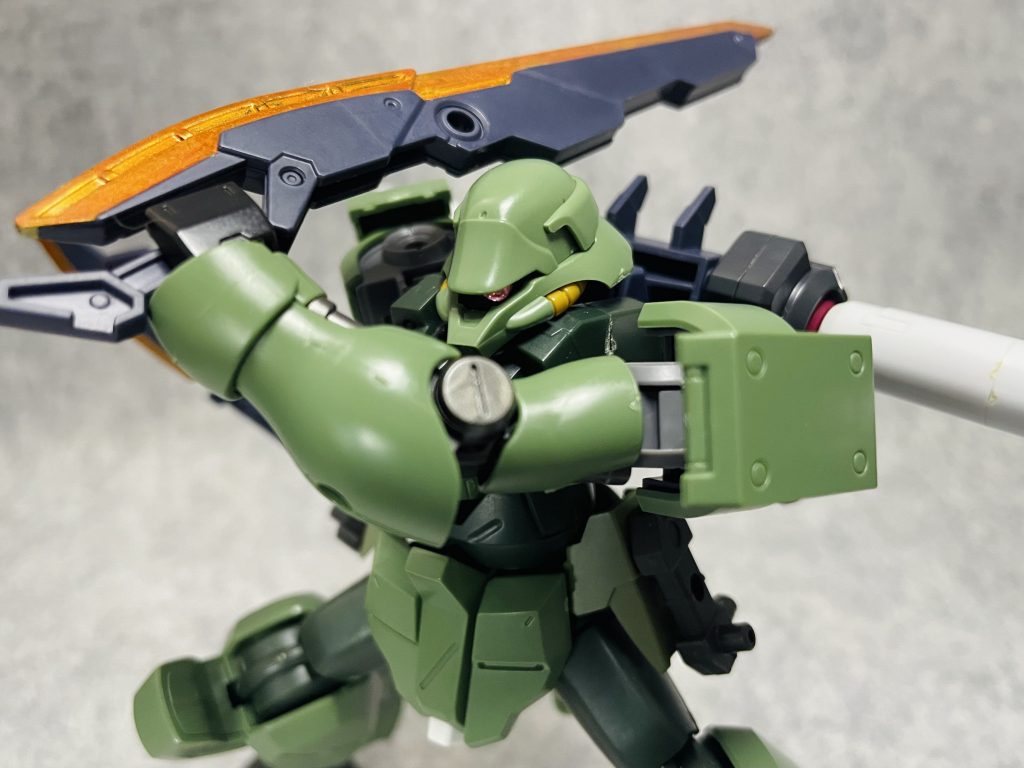 共にマーズフォーウェポンからそのまま拝借。刀身のみガンダムマーカーのゴールド→メタリックオレンジで塗っています。