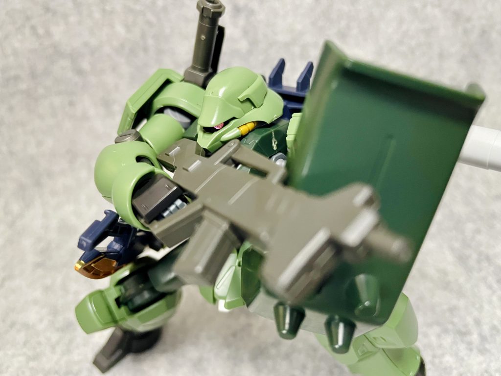 ライフルはアスタロト、左腕シールドはギラドーガの肩シールドから転用。