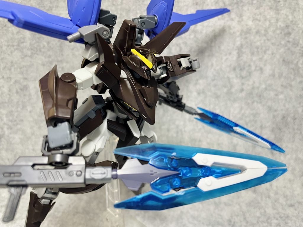 GNドレイクランス・ランスモードグリップを握ることで近接戦用のランスモードに。