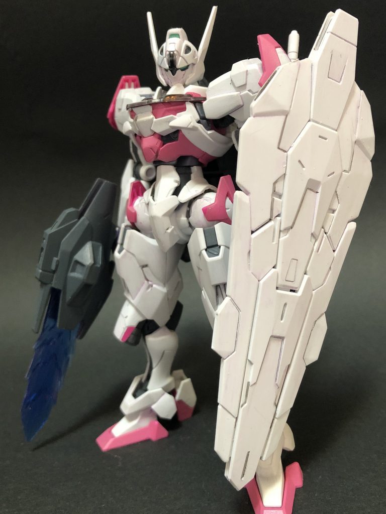 ルブリスも購入することができたので作ってみました。完成後に改めて見るとすねのあたりはM1アストレイに似ているのですね。