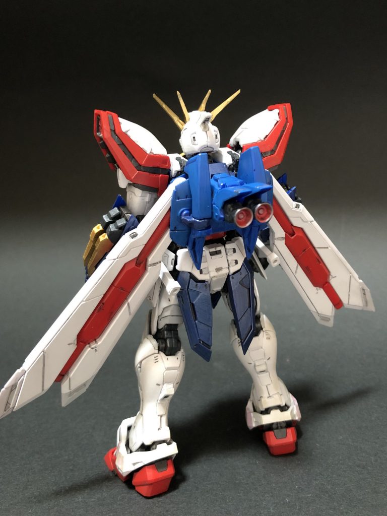 赤と白の部分は国の色ということでなんらかの彩色が施されていて、ブルーの個所は後から装甲を施されているような気がしたのでメタリックカラーにしています。