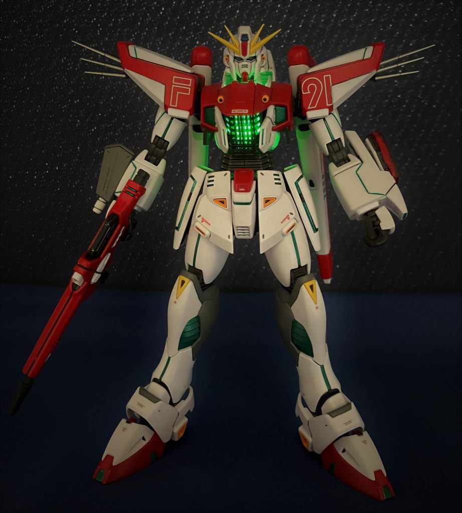 発光ギミックを使って、コクピット周辺が緑色に！