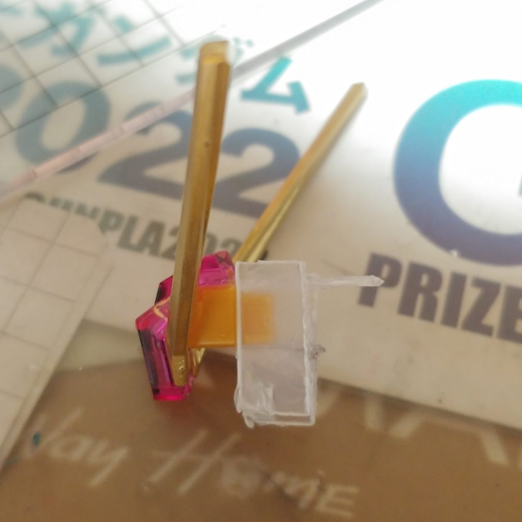 パーツ着脱の再現するためプラ板で作りました