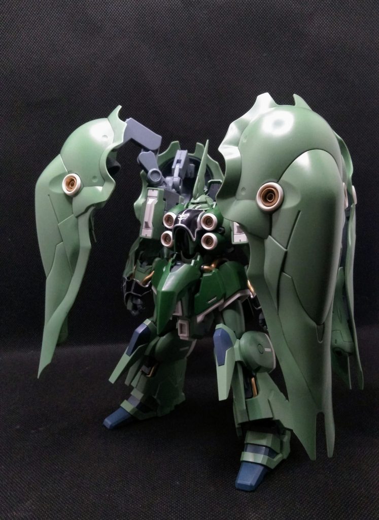 部分塗装した所は動力パイプと袖付きエンブレム、ビーム砲、肩の動力パイプです。