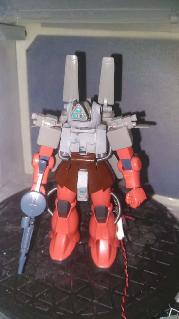 ザクフリッパーは旧キットしか出ていなかったので、HGシャア専用ザクとのミキシング+パテ盛りディテールupって感じで作りました