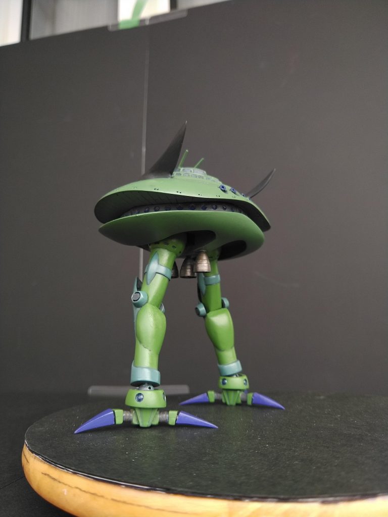 足首はこんな感じです。DAISOのアイテムを切断して加工しました。