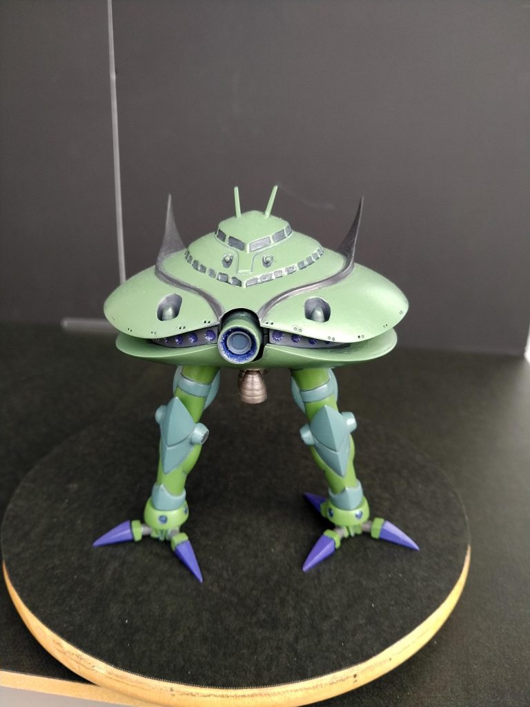 上から。塗装はザクグリーンをベースに適当の混色。