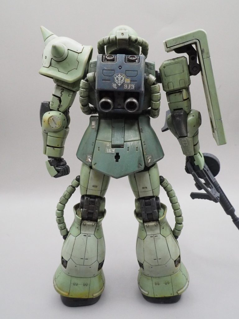 後ろ姿もカスカスに褪せてます