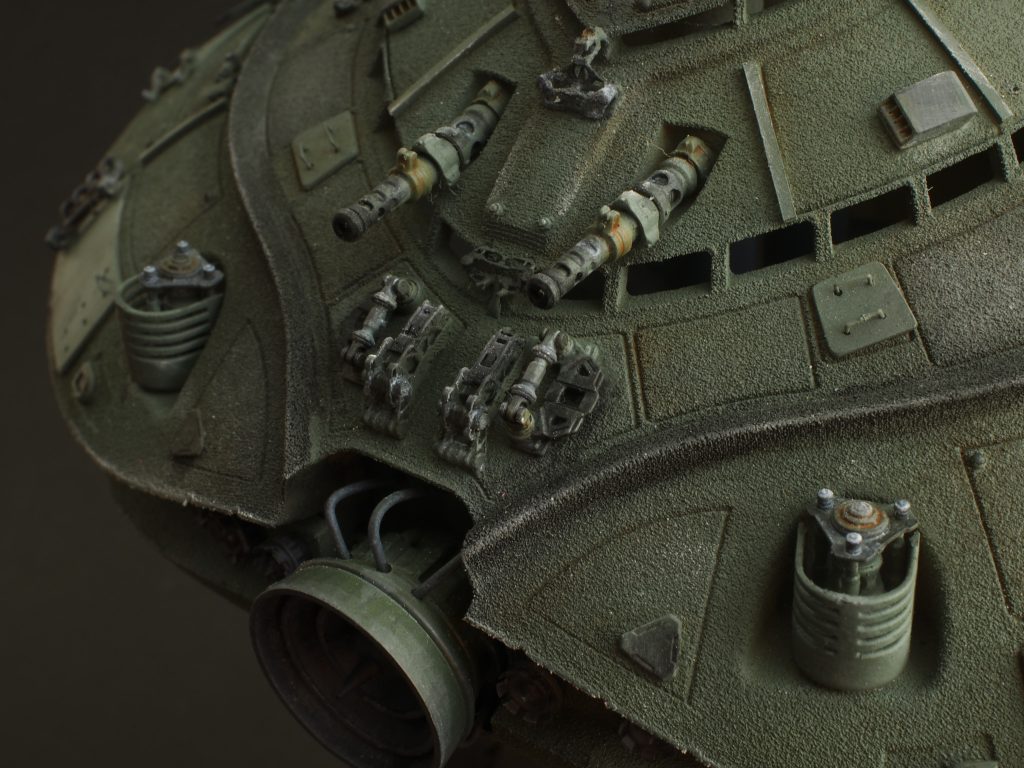 表面にはジャンクパーツを取り付けています。『左右対称のジャンクパーツって無いよね』ってことからオリジナルで作りました。↓オリジナルジャンクパーツhttps://makers21.com/collections/%E3%83%87%E3%82%A3%E3%83%86%E3%82%A3%E3%83%BC%E3%83%AB%E3%82%A2%E3%83%83%E3%83%97%E3%83%91%E3%83%BC%E3%83%84-section-7