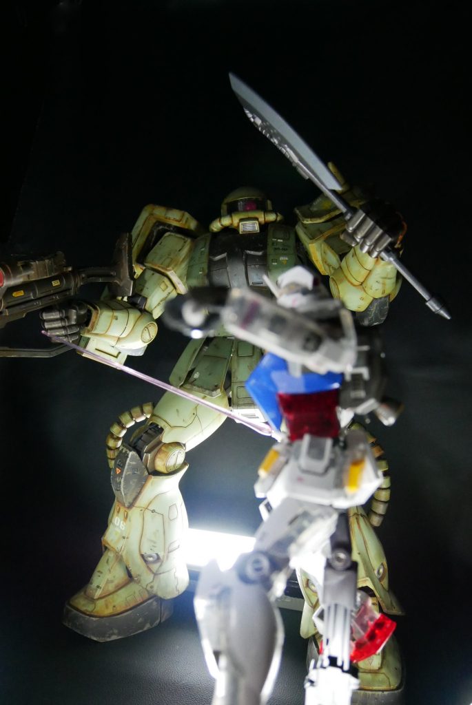 ジオン驚異のメカニズム（メガサイズ　ザク）との死闘。