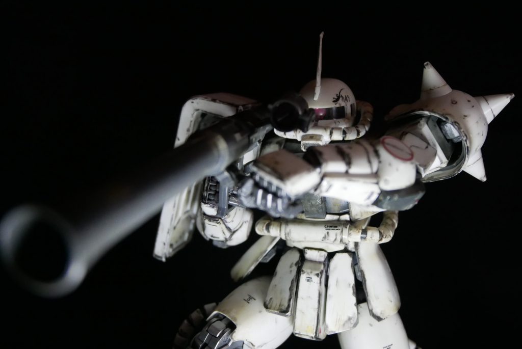 劇中では、連邦の61式戦車をとにかくバズーカで撃っては・・・