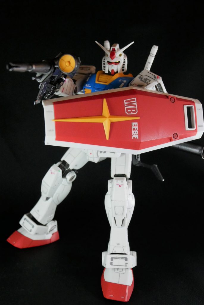 重さからか、多少後ろに体勢をそらしてもバランスがよければ、支えなしで保持できました。