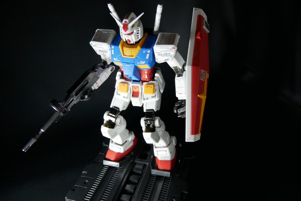 カタパルトデッキスタンドが付属しているので、「アムロ行きま~す!!」が出来てしまう。気になったのは、サイドリアアーマーがポロリしやすかったりしましたが、(まぁ、ガチャガチャ動かしているせいもあるかもしれませんが)お勧めなキットです♪
