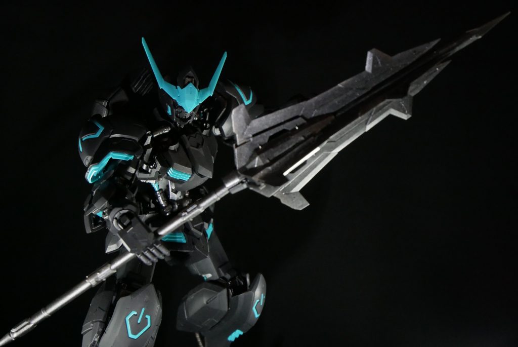 武器でかい。グリップがもう少し保持力があるとよかったと思います。指のパーツがポロリしやすかったですが、ポージングさせるとカッコイイです。