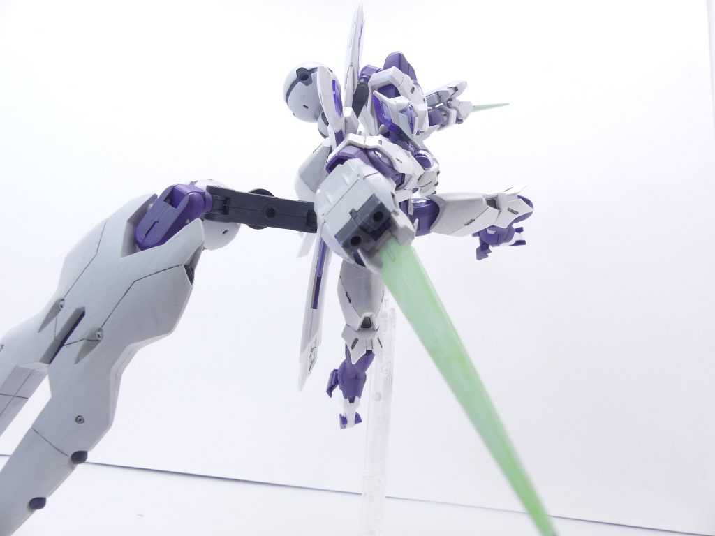 アームは本来のノンキネティックポッド付け根の3ミリ軸に接続。