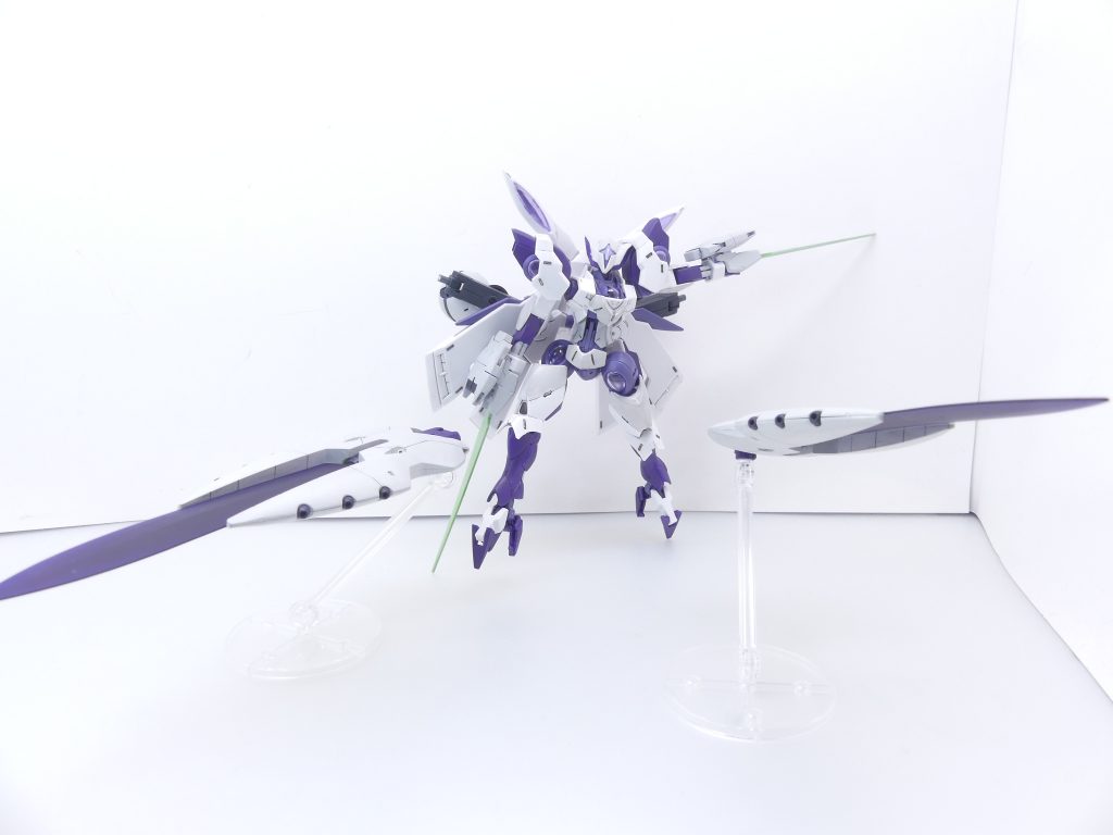 スカートファンネルを射出(キット付属のカスタマイズエフェクト台座は一つです)。