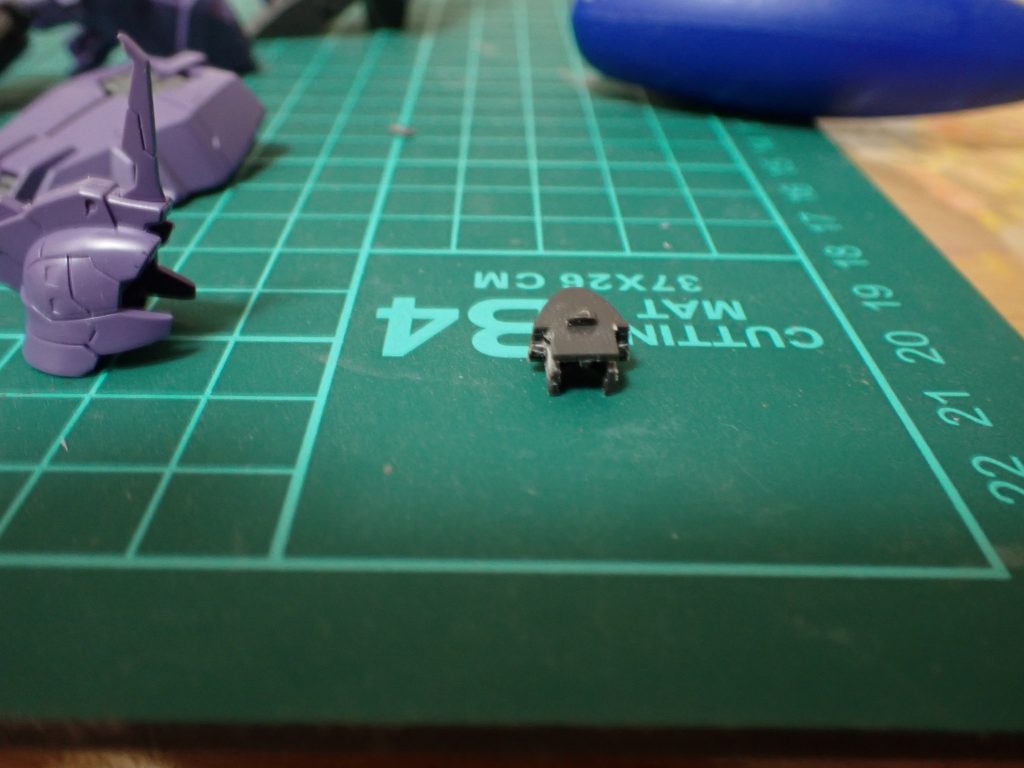 頭部は後ハメしました。