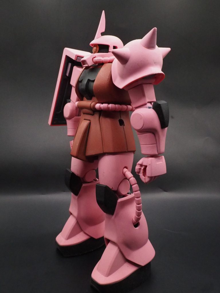 調べたら20年前の2002年発売らしく、まだパーツの合わせ目がはっきり出るキットなのでパテ埋めをしてしっかり下地処理を行いました。改造はしていませんが基本工作法を忠実に行ってます。