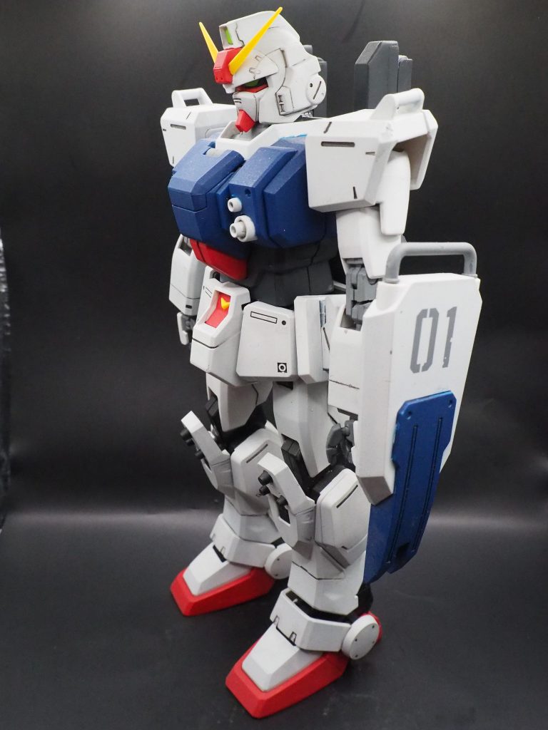 落ちていたのはマスキング処理の腕でした。首と胴の境目がはみ出してます。