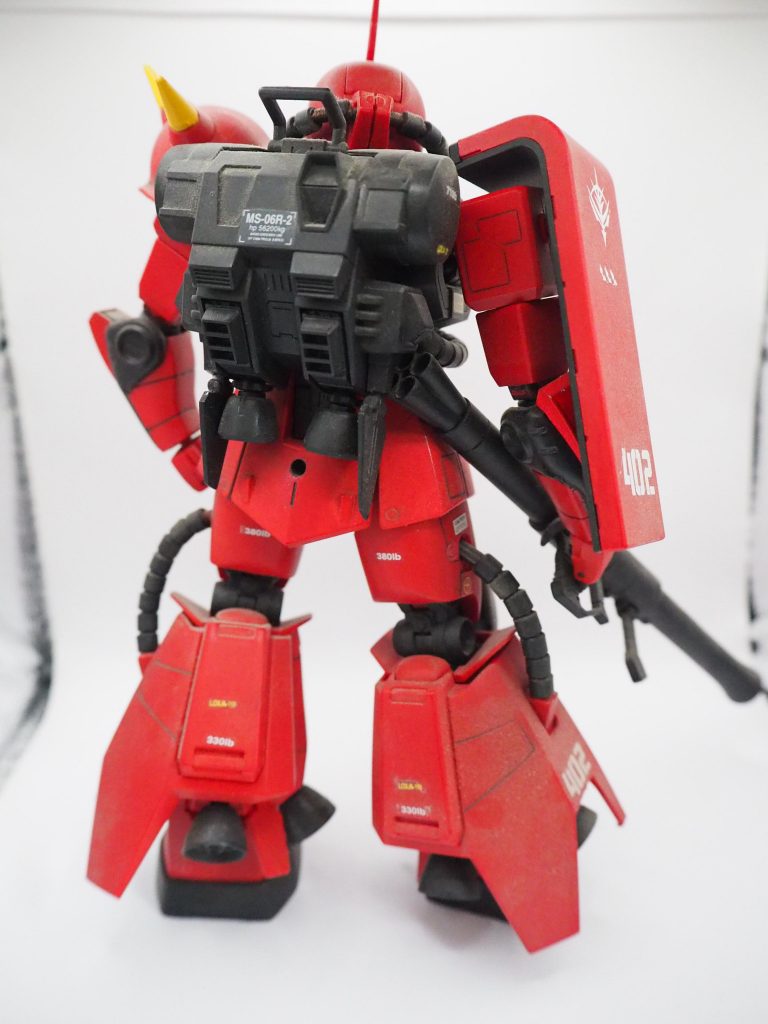 色が違うと騒がれていましたが、まだ旧キットが溢れ設定通りに作りたければ塗装は必須の時代でした。