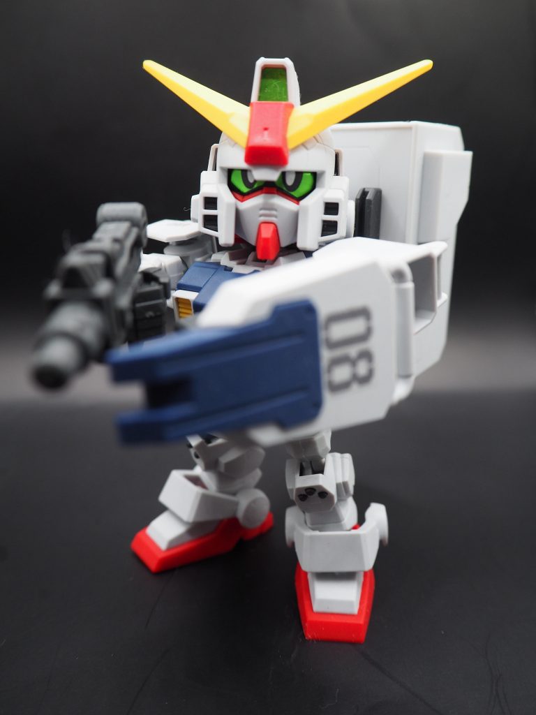 陸戦型ガンダムだけでも出来が良さそうでしたが、CSフレームを使えば立て膝で180mmキャノンが構えられると知って作ってみました。