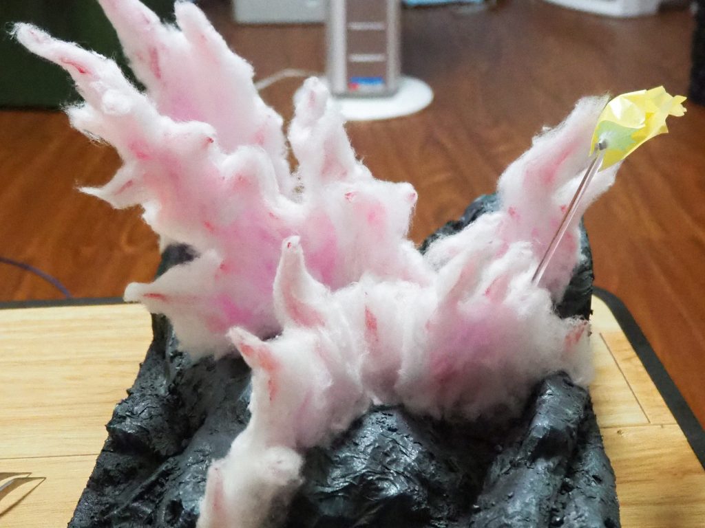 艶消しクリアーを吹いて形を整えてクリアーピンクとスモークグレーで塗装しました。