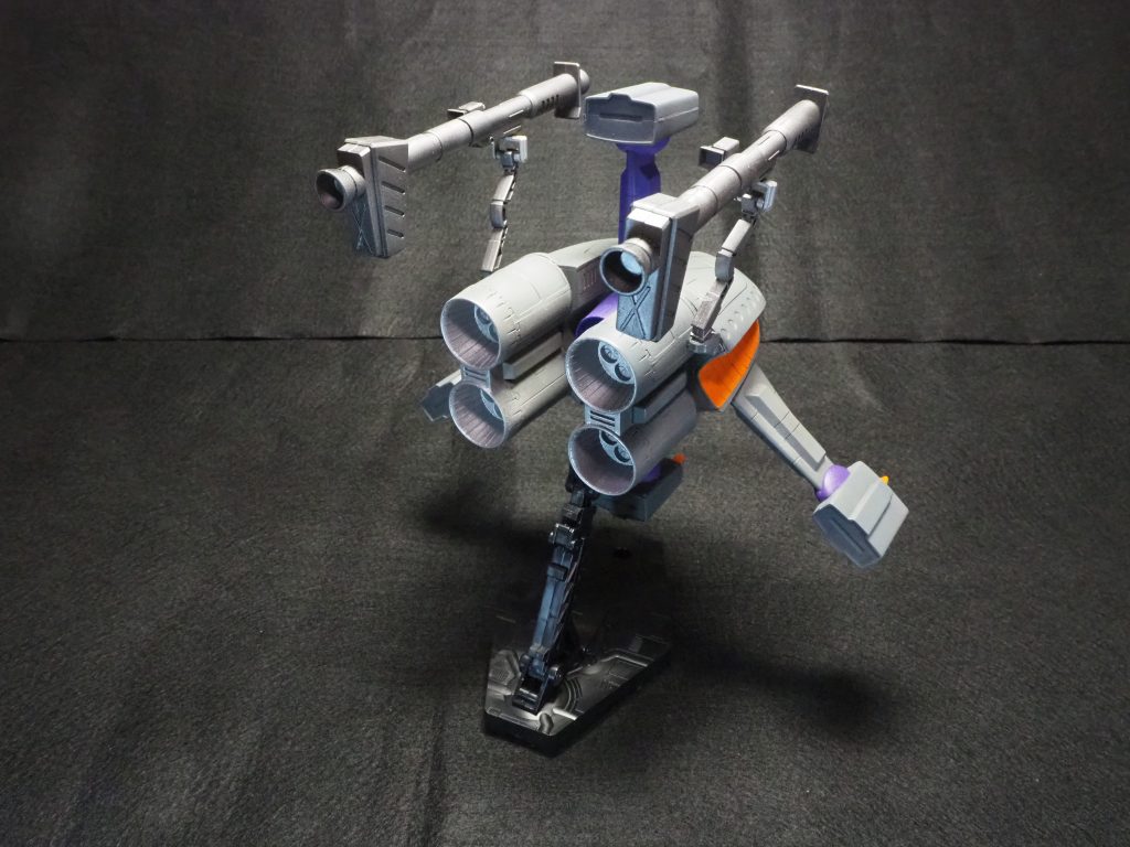 パーフェクトガンダムなのでブラウ・ブロも作成しました。サンダーボルト版を作成する技術も無いのでそのまま使用しましたが、少し寂しく感じたのでサイコ・ザクを意識してサブアームを増設しバズーカを取り付けました。