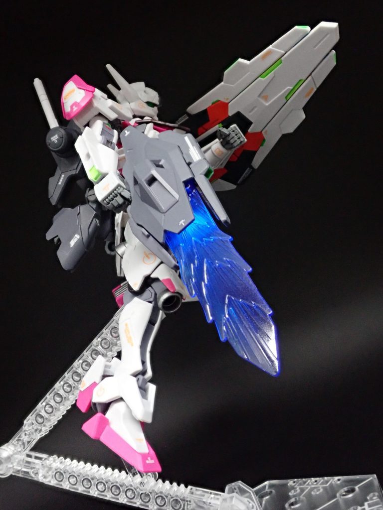 ビームブレイドにルミライト仕込んでみましたが光量不足かほとんどわからんね全身のセンサーっぽい部分は全て見立ててそれっぽく色を入れてみました