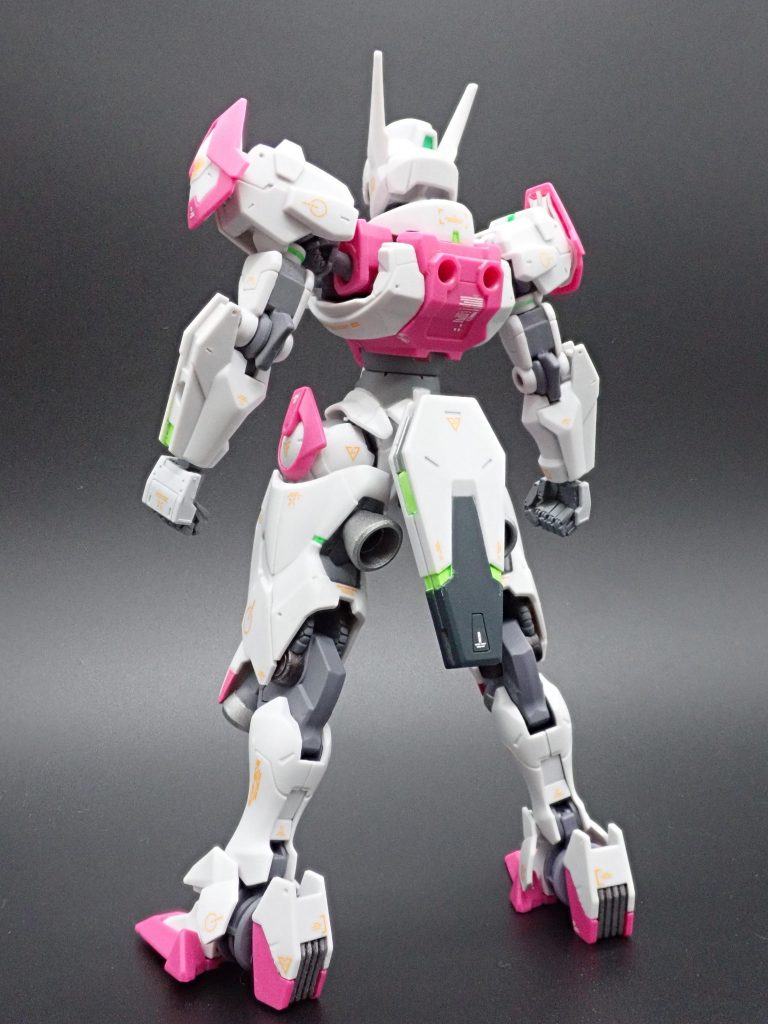 今回は市販デカールをマシマシにしてみました気付いたら8時間くらいやってたんですが、いざ撮影となったら剥がれてるのがあったりして泣いた……