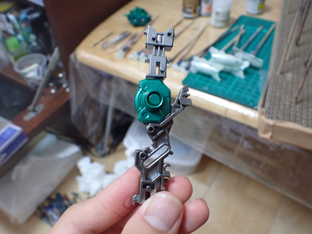 フレーム系はメタリック系です。