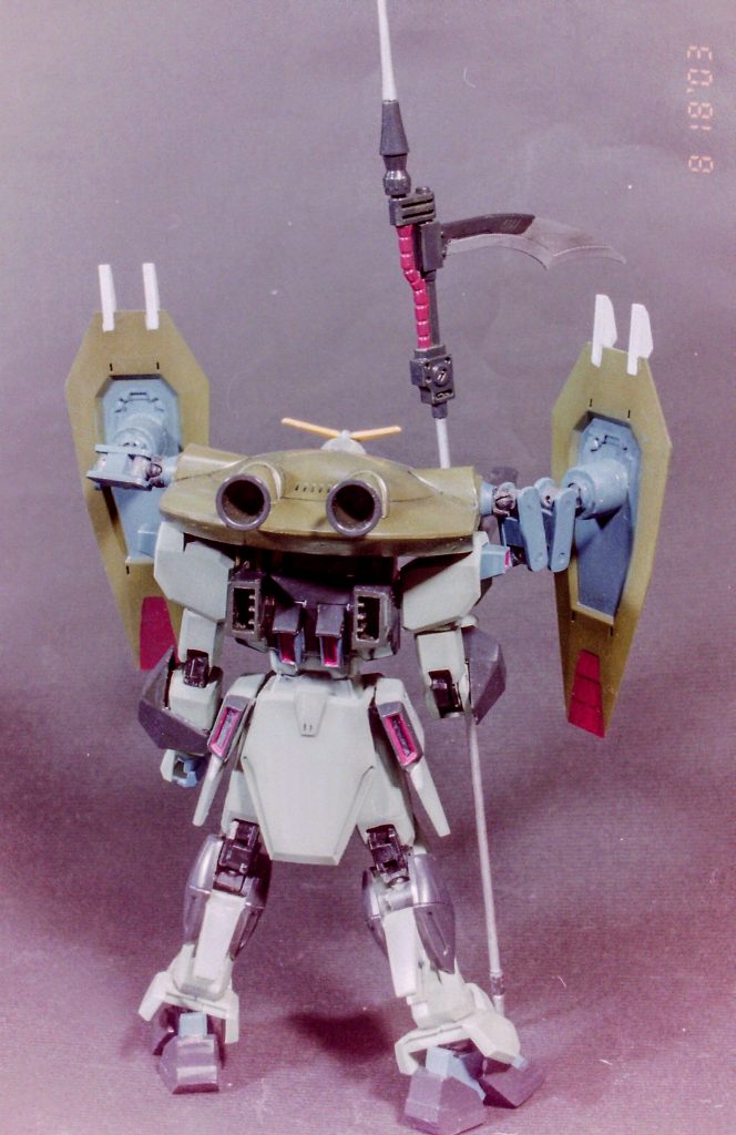 シールド裏のマニピュレーターもフル可動になっています(現在ですと絶対行わない作業です(笑))