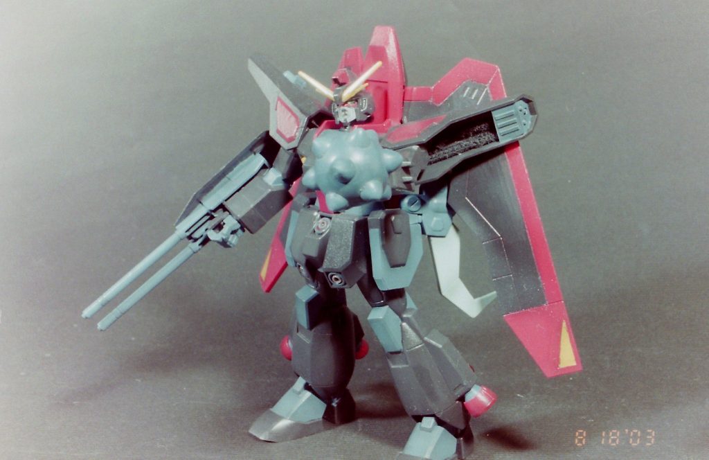 レイダーのハンマーはファーストガンダムの武器セットからガンダムハンマーをしているみたいです(汗)最後迄観覧頂きましてありがとうございます。