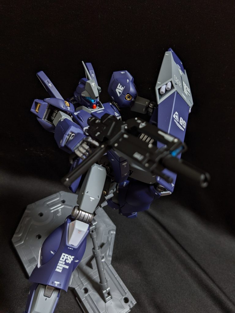 イアゴ隊長がこのカラーに乗っていて人気があったからジェスタにこのカラーを採用したって勝手な妄想とかも楽しいです。なんせ、ガンプラは自由です、正解とか無いですからね!