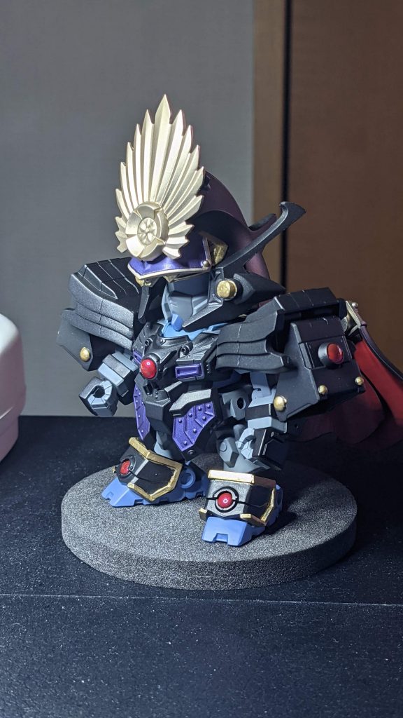 実は足のアーマーは最初爪先なかったのですが、配色に違和感を感じだので、アーマー追加して、塗り直しました。