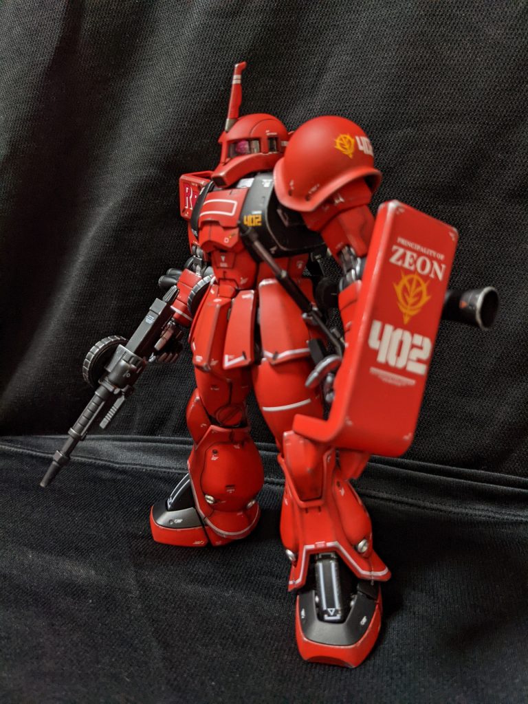 ベースはMGザクver2.0です。ザクIから移植したのは胸、お腹、肩、ライフルです。あとはプラバン貼ったり、穴塞いだりです。
