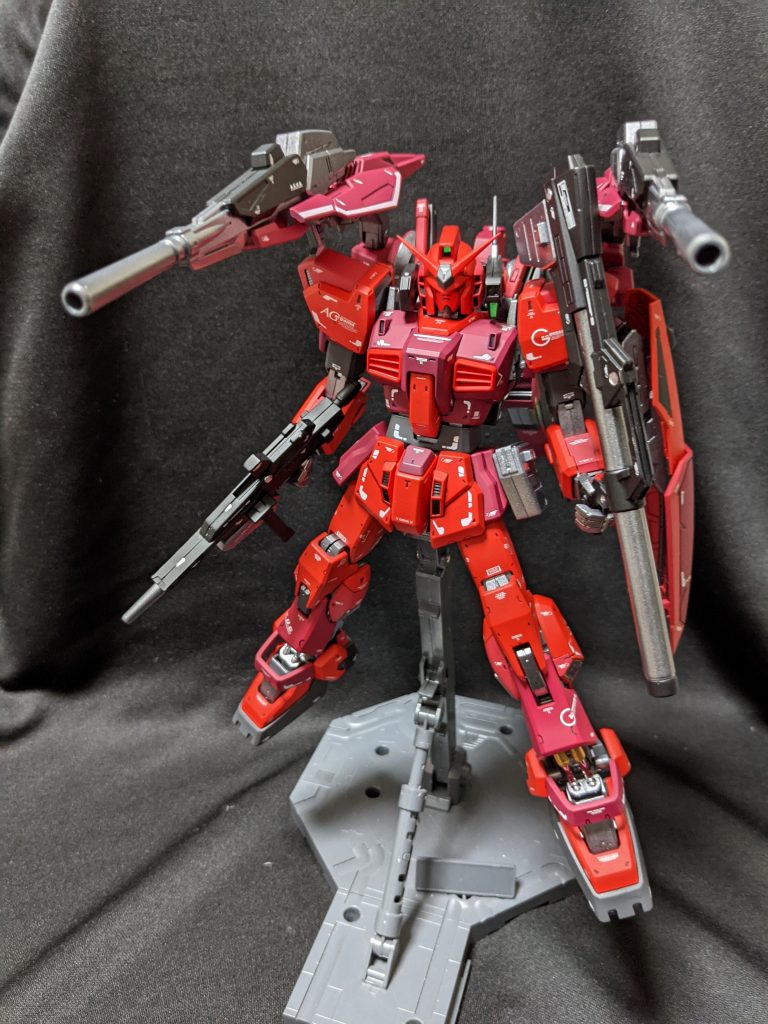 ビルドガンダムMk-IIはスーパーガンダムが元ネタだと思うので、逆輸入で本編に登場したらどうなるかな?とか妄想したのがきっかけです、どうせならクワトロさんに乗ってもらいたかったのでやっちゃいました(^^)以上クワトロ・バジーナ専用ガンダムMk-IIでした。ありがとうございました(*^^*)