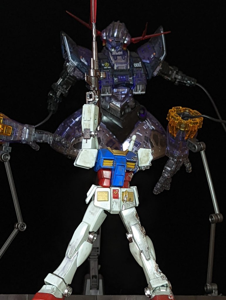 ジオングはクリアバージョンなのも気に入っています