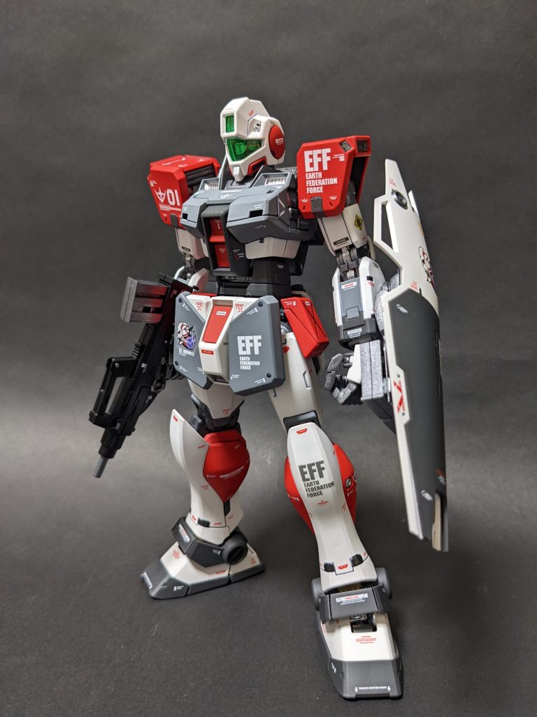 基本的にはジム・コマンドコロニー仕様なのですが、ボディ装甲パーツをジム・スナイパー2のものを採用し、隊長機のような特別感を出してみました。