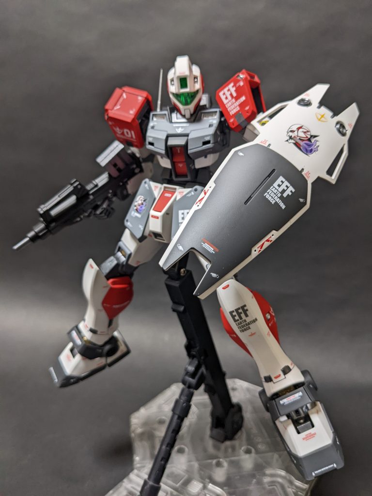 そもそもジム・コマンドとジムスナイパー2はフレームも共通で、登場作品も同じなので互換性高いですね。ファントムスイープ隊のマークがかっこいいので、これを貼りたいだけで作ったものだったりしてw