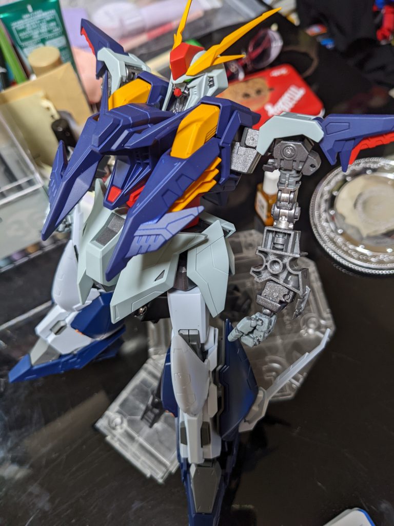 手首を自作し、フレームに接続しエモーションマニピュレーターを取り付けました。