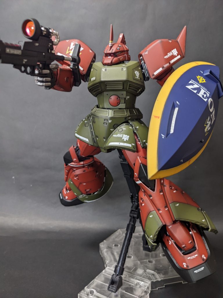 シールドは量産機らしく共通カラーにしました。