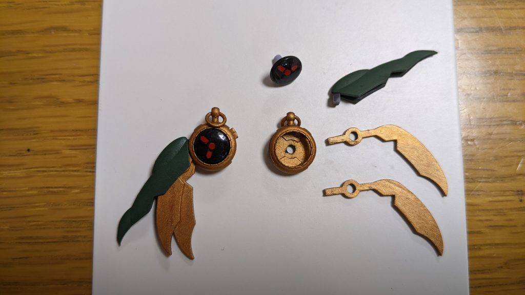 背中の時計翼の構造。