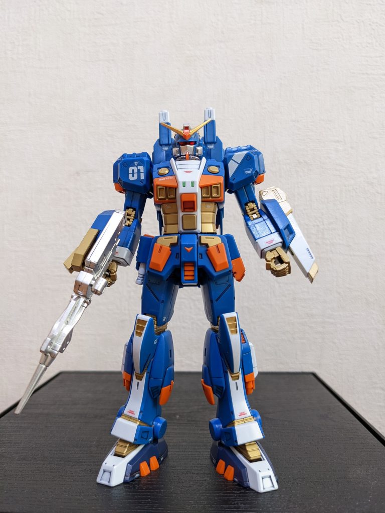 正面今回は「玩具っぽくなるの上等!!」で駆け抜けた結果(もちろん仕上げは光沢クリアー!)、スパロボを通り越して、まるきり特撮ヒーロー!!😅特に、マスクを銀に塗り分けたのーを見て、何か既視感を覚えました・・・数秒考えた後、「仮面ライダーBlackRXのバイオライダーじゃん!!(目も赤いし)」と思いましたが、いかがでしょうか❓ご覧いただき、ありがとうございました!!