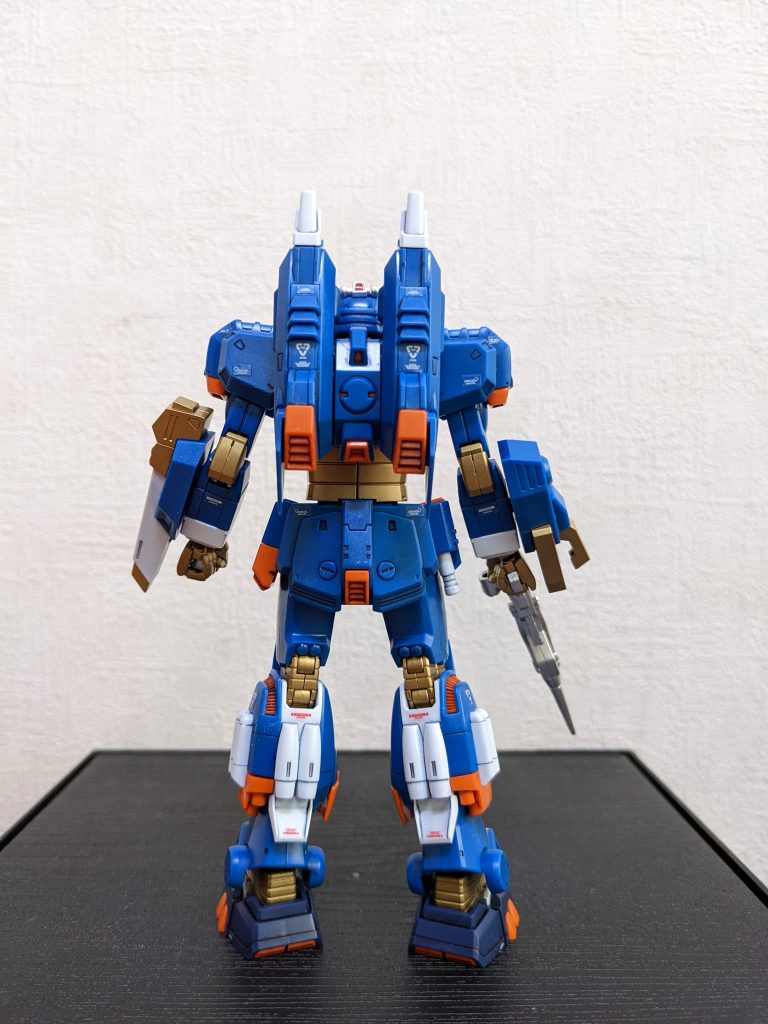 背面関節とかも、デフォのグレーだと「重い、暑い」感じがしたので、ゴールドに変更