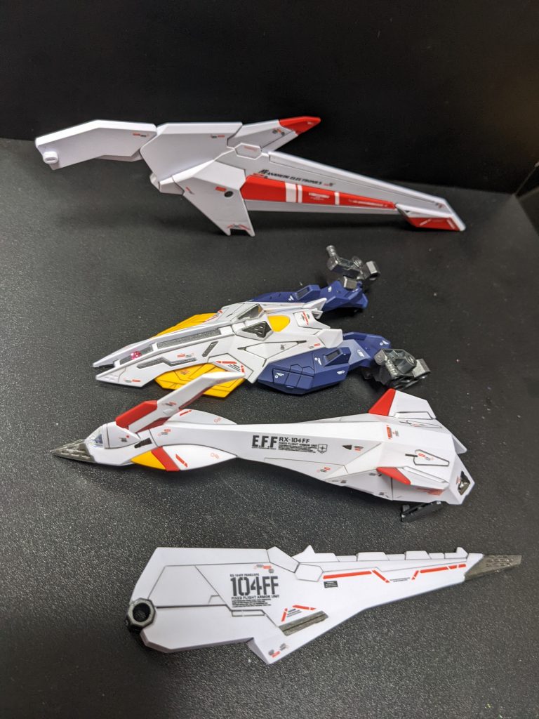 本体は基本的には素組み全塗装、きれい仕上げデカール多めです。胸のフライトユニットにあるモノアイを追加してあります。