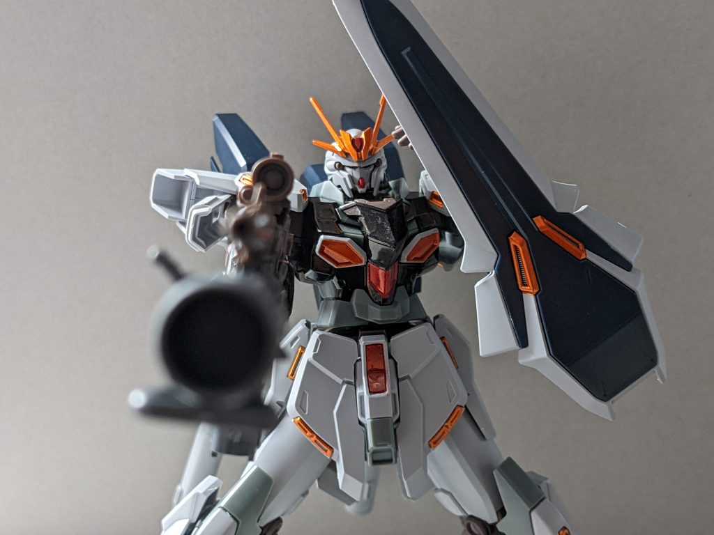 ライフルを構えるスタイン